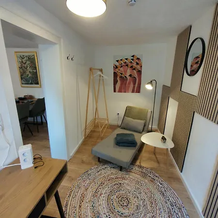 Bird's Nest In Der Altstadt Voll Ausgestattete Kueche Smart-tv 아파트